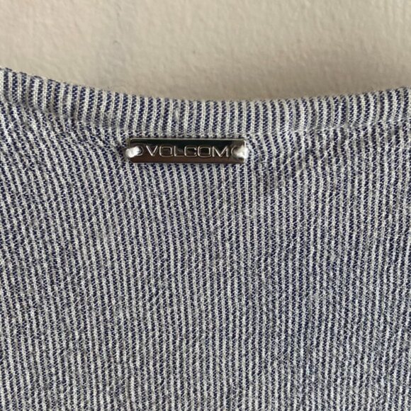 Volcom Gray & White Striped Short Sleeve Wrap Dress - Picture 4 of 10